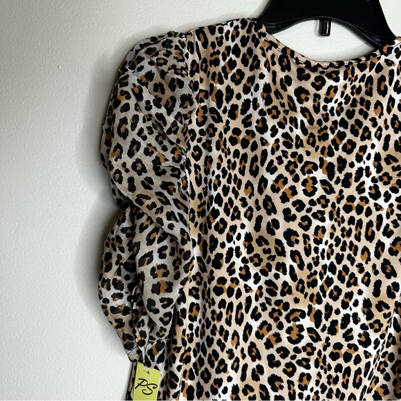 NWT PerSeption Women's Leopard Print V Neck Top Size S - Picture 3 of 7